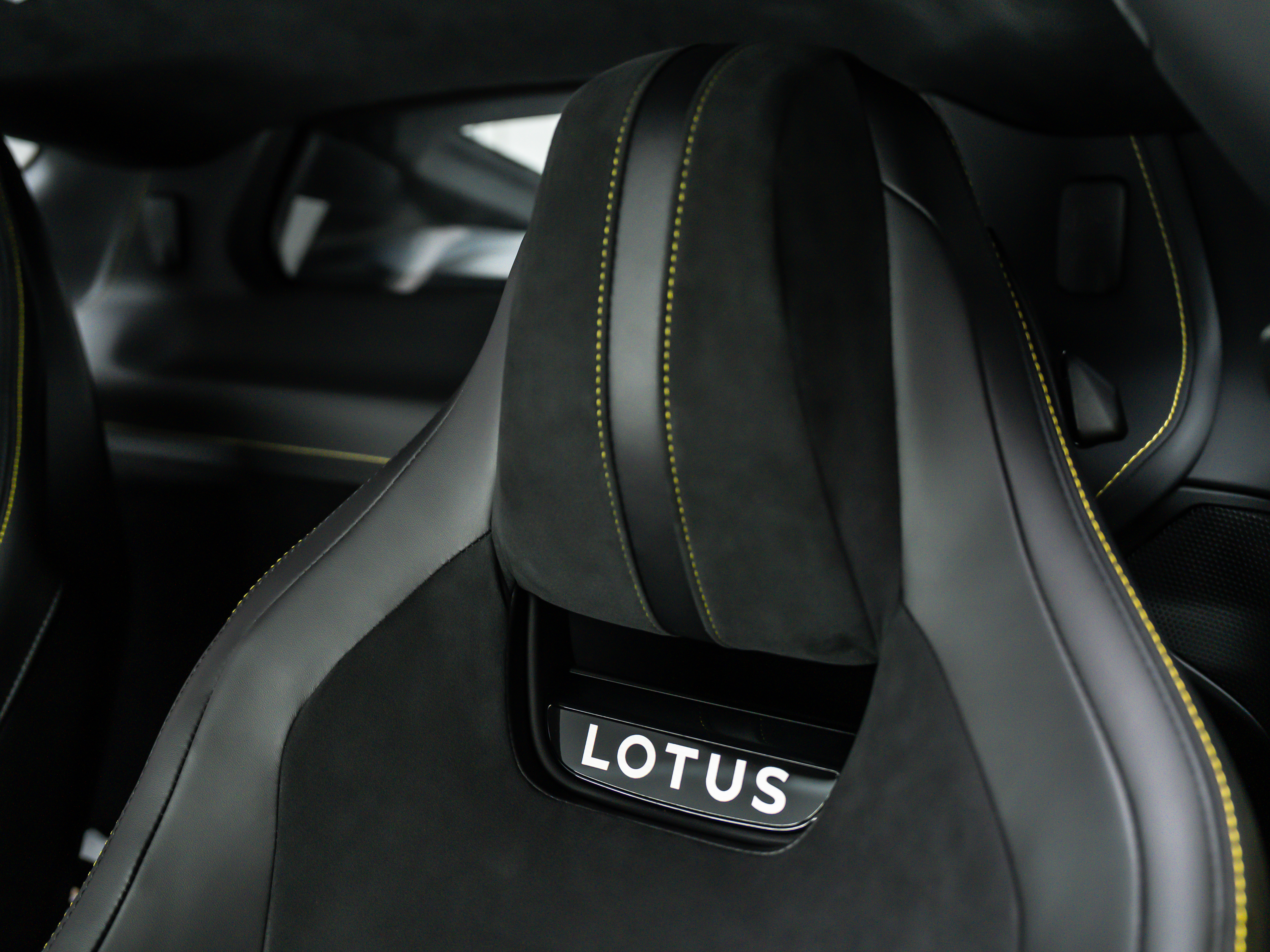 2026 Lotus Emira Turbo SE - Photo 16
