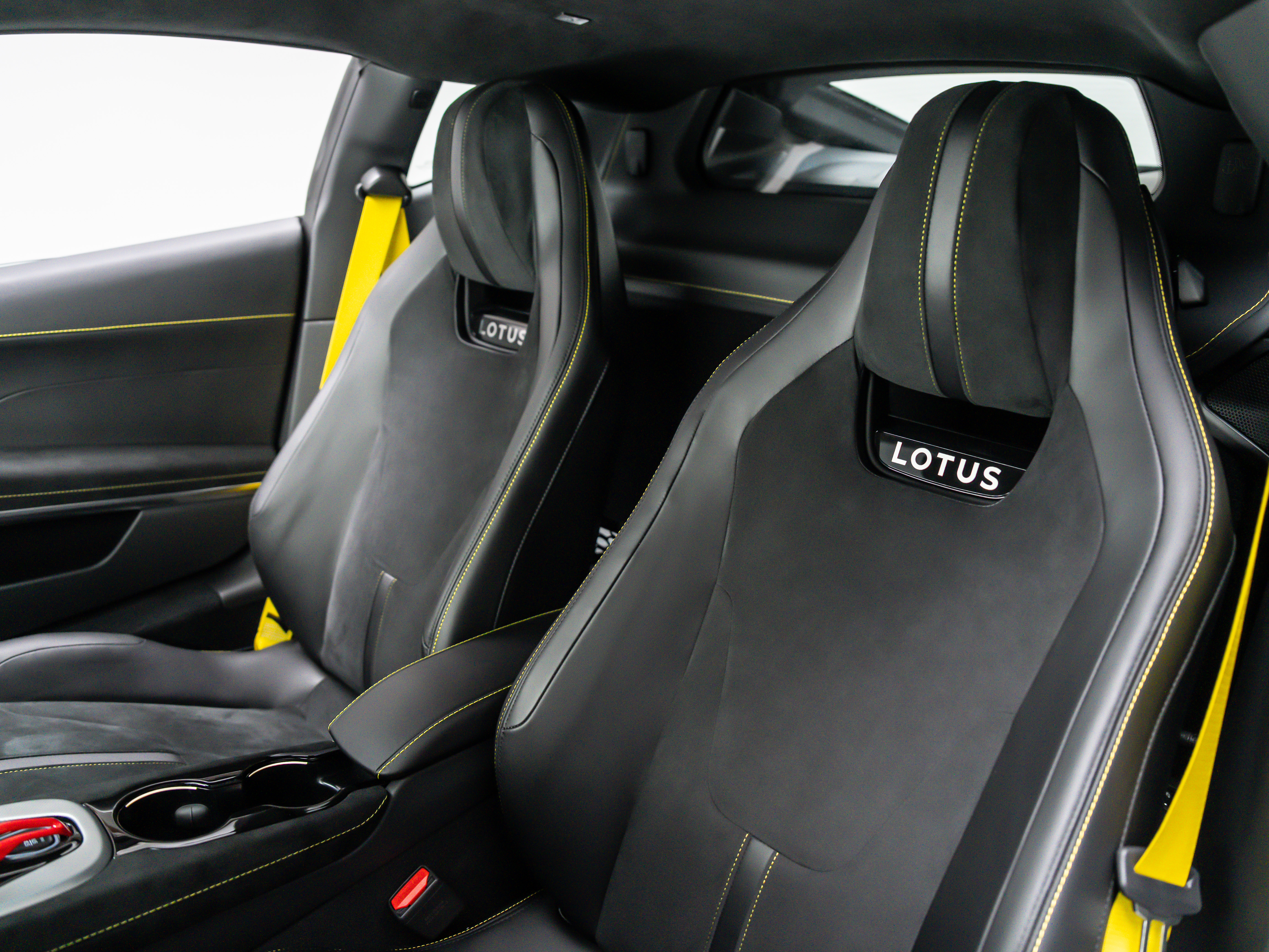 2026 Lotus Emira Turbo SE - Photo 17