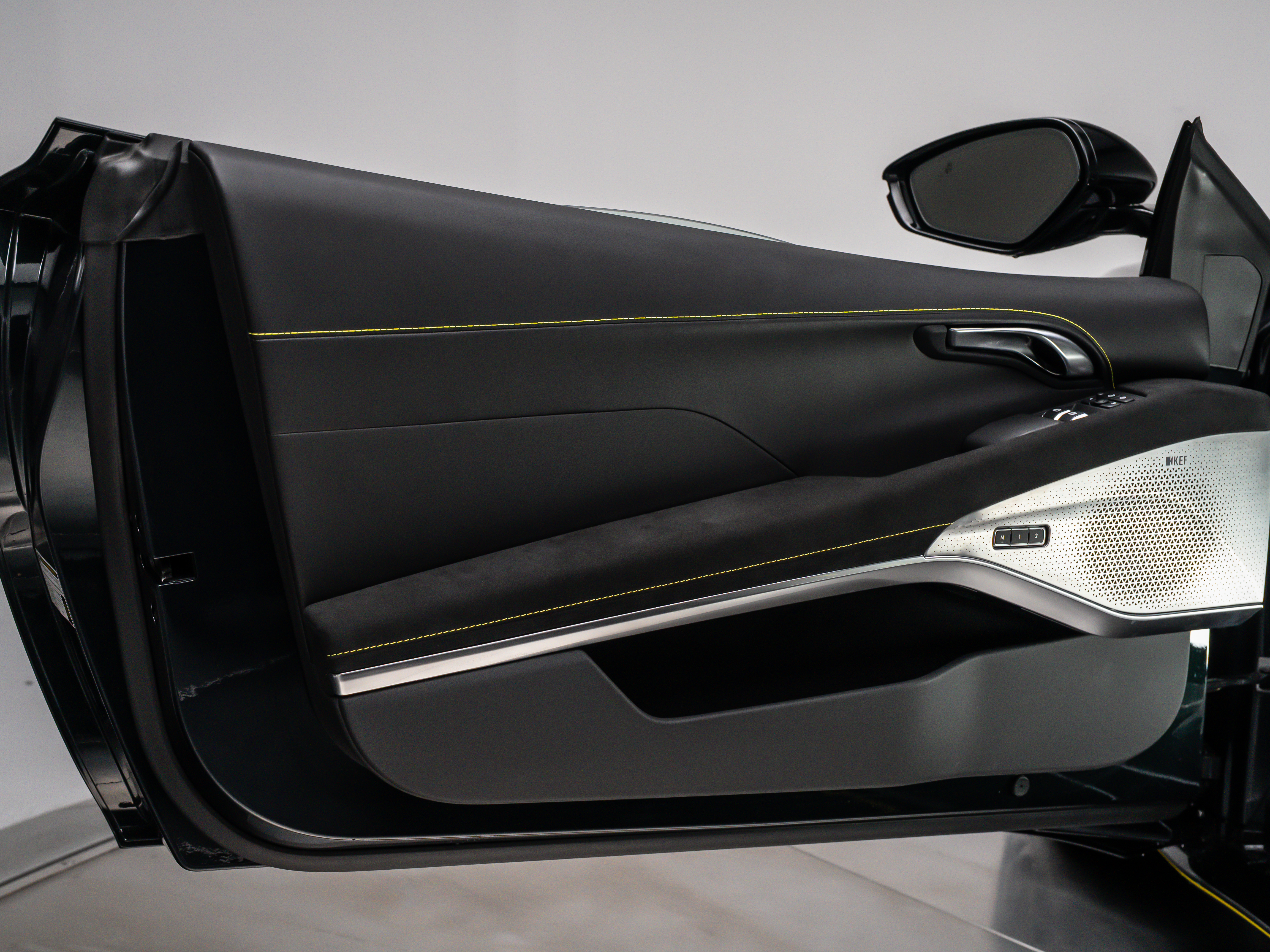 2026 Lotus Emira Turbo SE - Photo 18