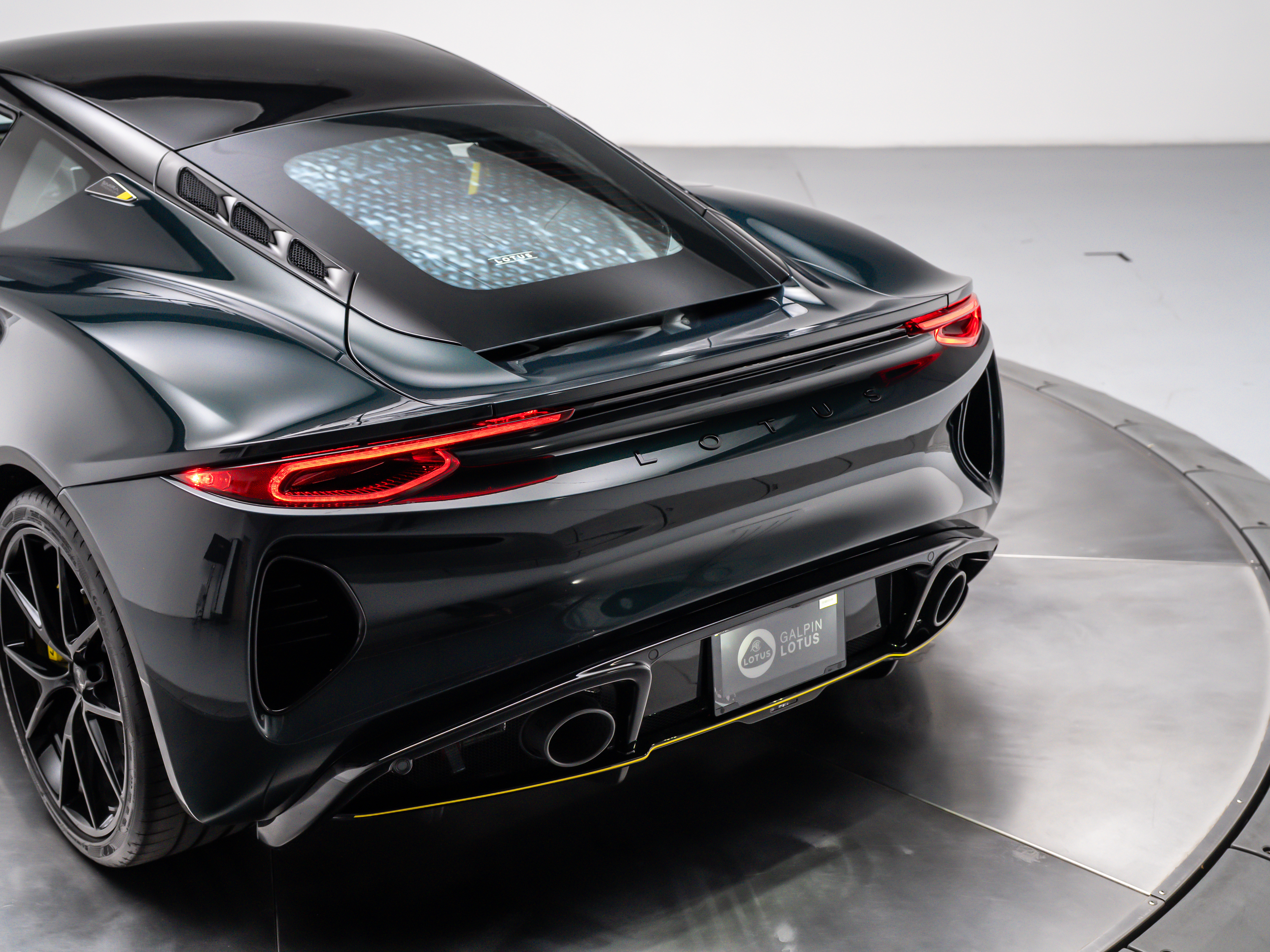 2026 Lotus Emira Turbo SE - Photo 30