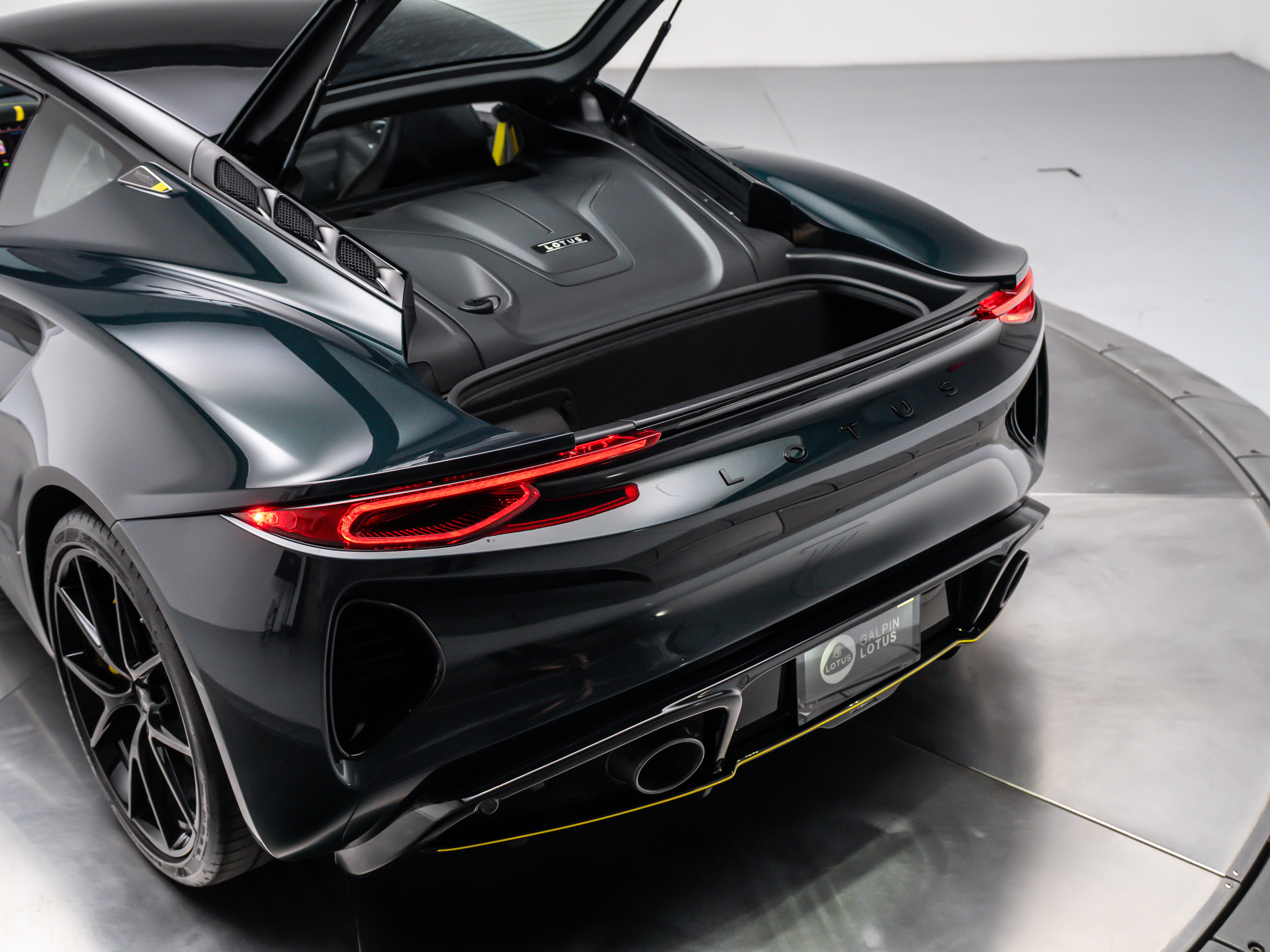 2026 Lotus Emira Turbo SE - Photo 32