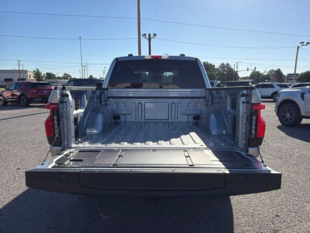 2025 Ford F-150 Lightning Flash - Photo 6