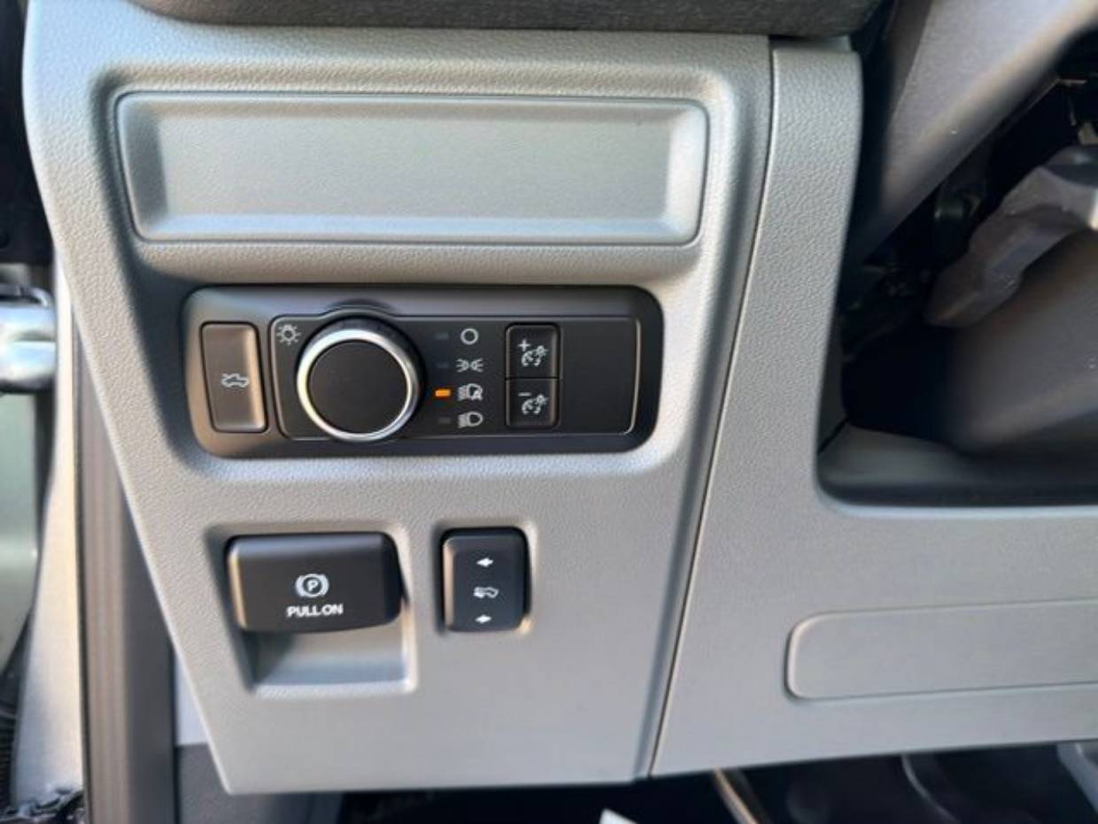 2025 Ford F-150 Lightning Flash - Photo 11