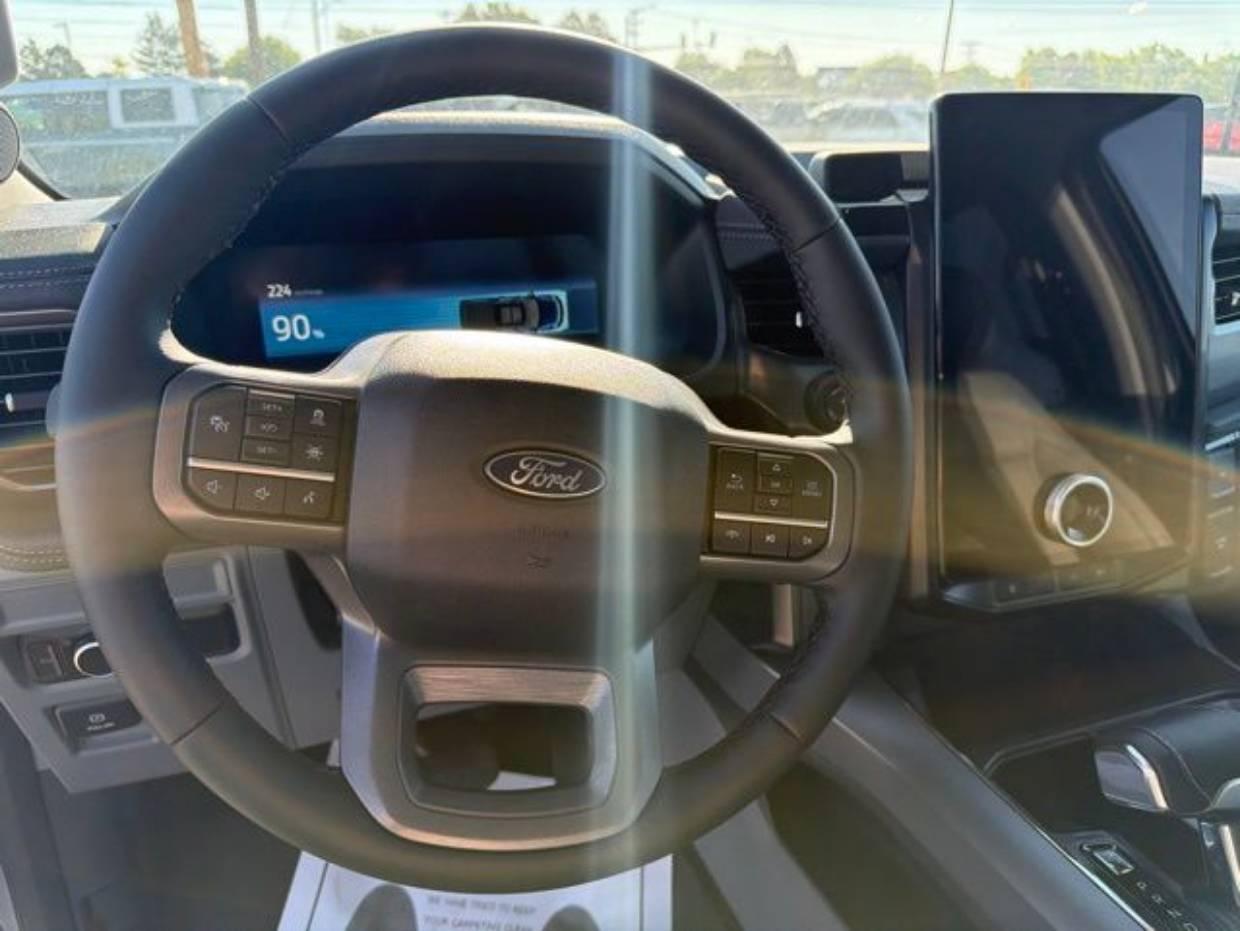 2025 Ford F-150 Lightning Flash - Photo 12