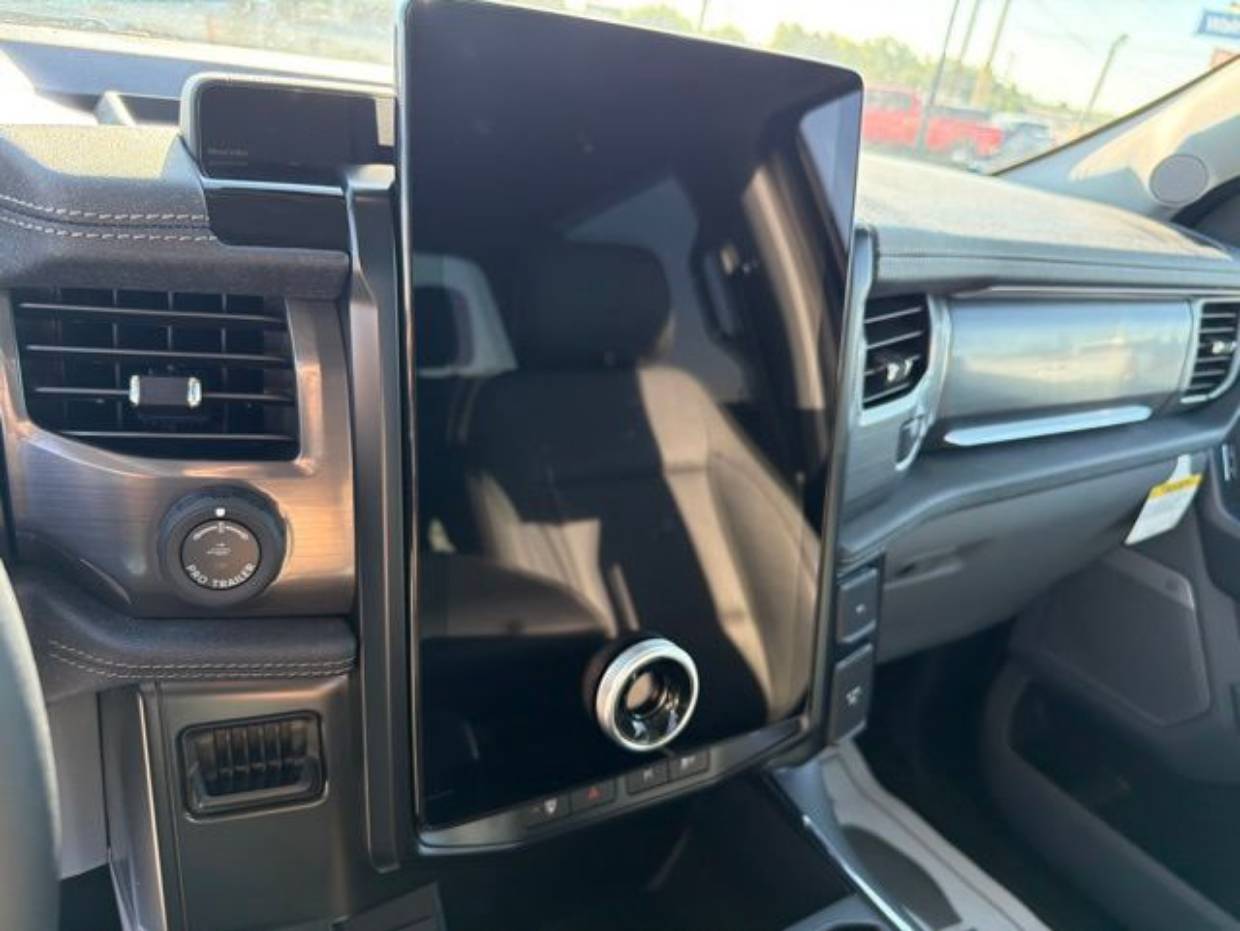 2025 Ford F-150 Lightning Flash - Photo 14