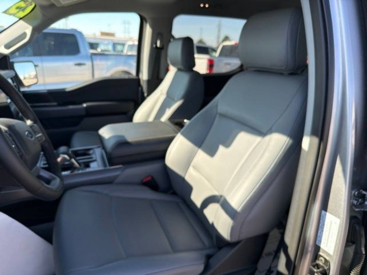 2025 Ford F-150 Lightning Flash - Photo 17