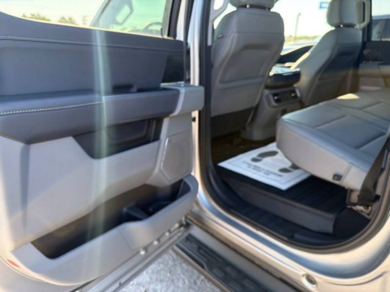 2025 Ford F-150 Lightning Flash - Photo 19