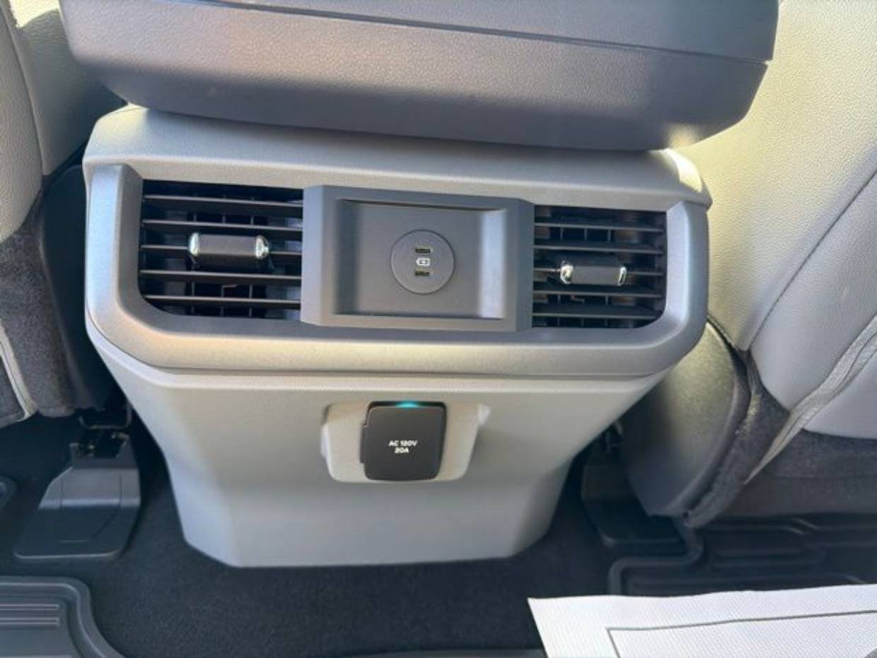 2025 Ford F-150 Lightning Flash - Photo 21