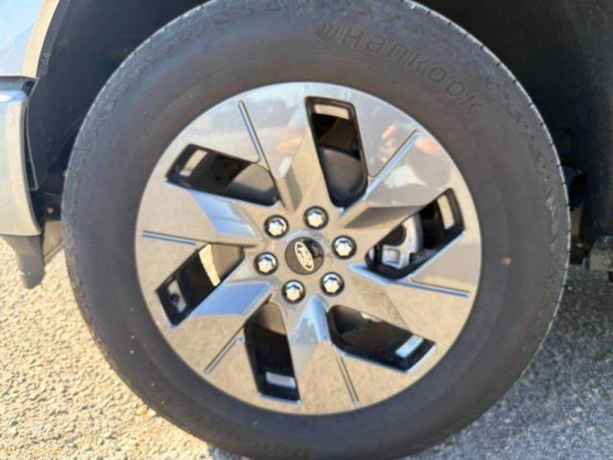 2025 Ford F-150 Lightning Flash - Photo 22
