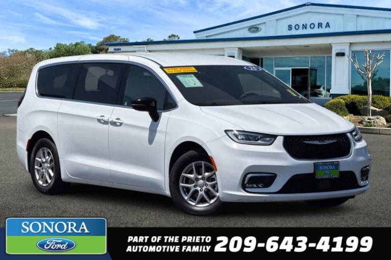 2025 Chrysler Pacifica Select