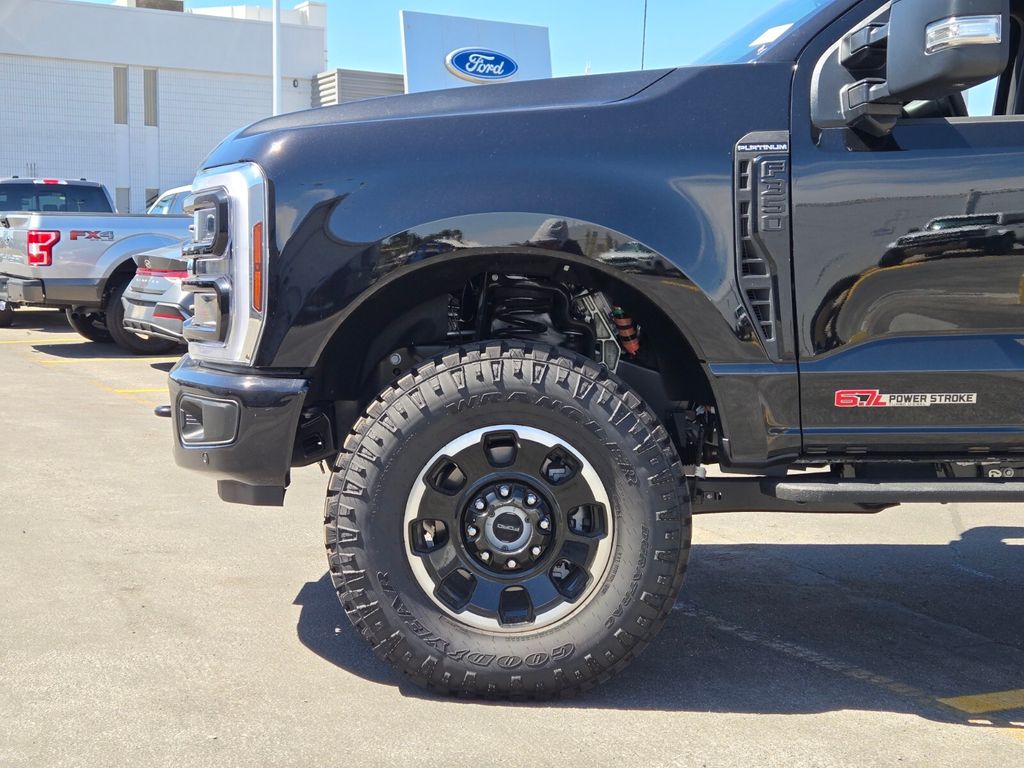 2026 Ford F-350 Super Duty Platinum - Photo 8