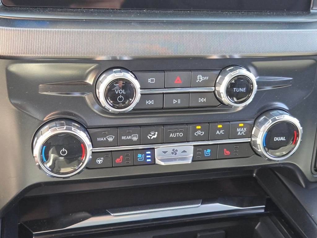 2026 Ford F-350 Super Duty Platinum - Photo 17