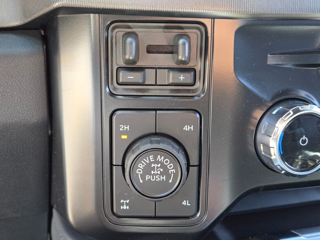 2026 Ford F-350 Super Duty Platinum - Photo 18