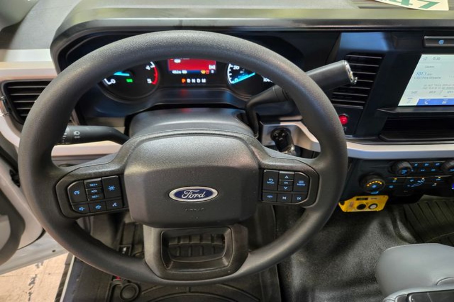 2024 Ford F-550 Super Duty Chassis Cab XL - Photo 28