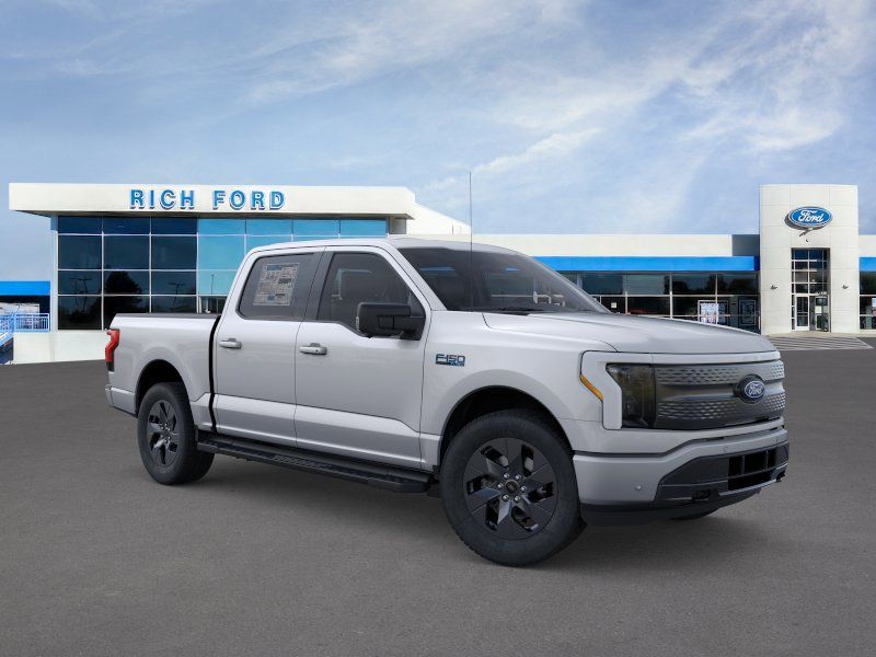 2025 Ford F-150 Lightning Flash - Photo 9