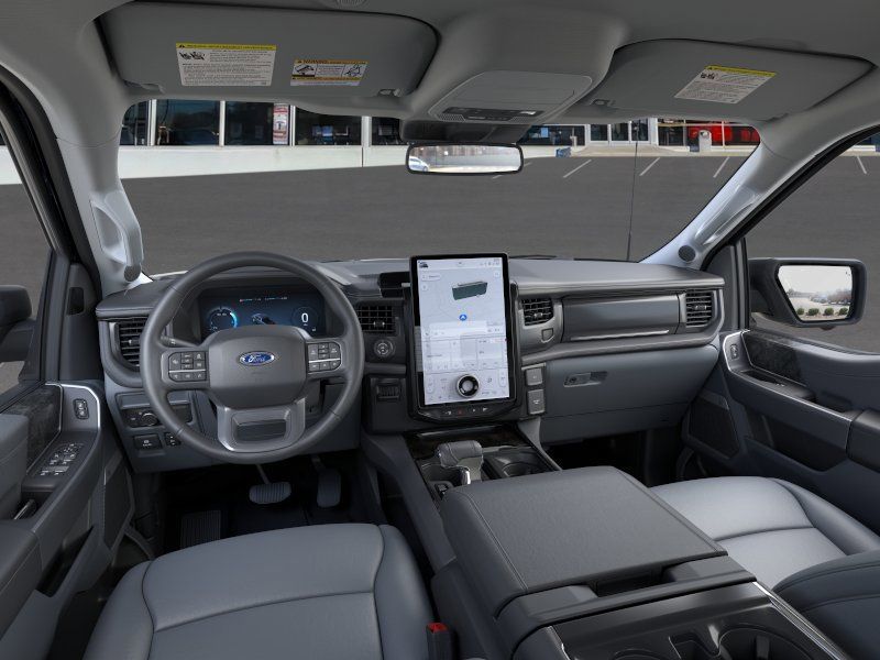 2025 Ford F-150 Lightning Flash - Photo 12