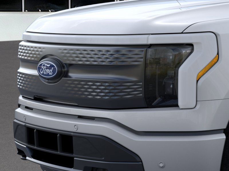 2025 Ford F-150 Lightning Flash - Photo 22