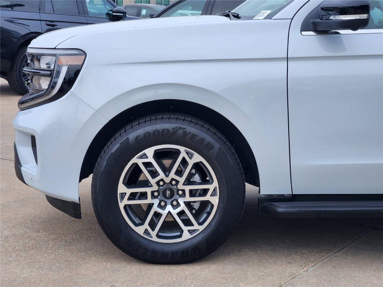 2026 Ford Expedition Active - Photo 6