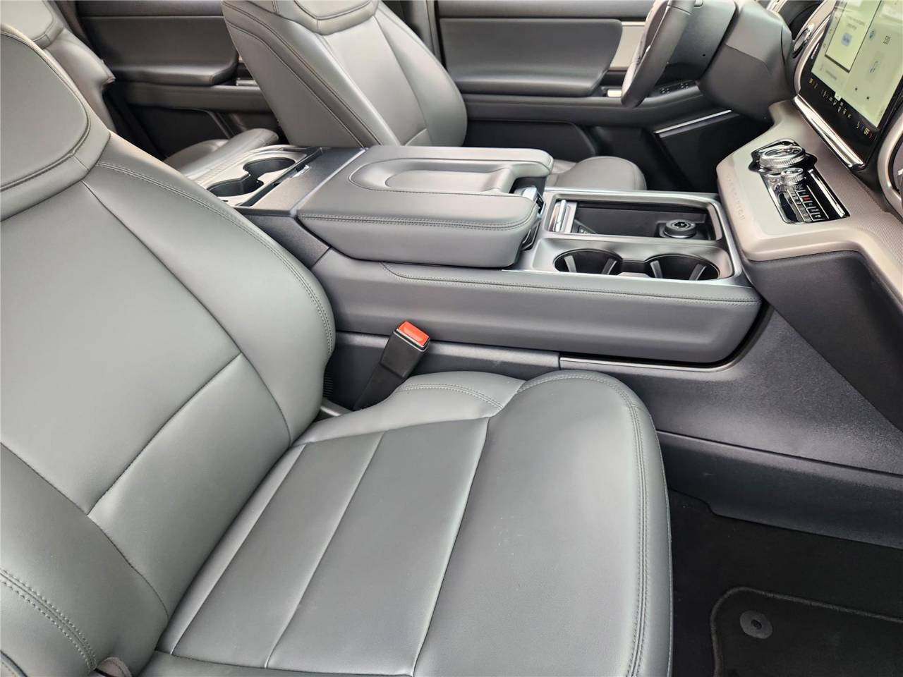 2026 Ford Expedition Active - Photo 10