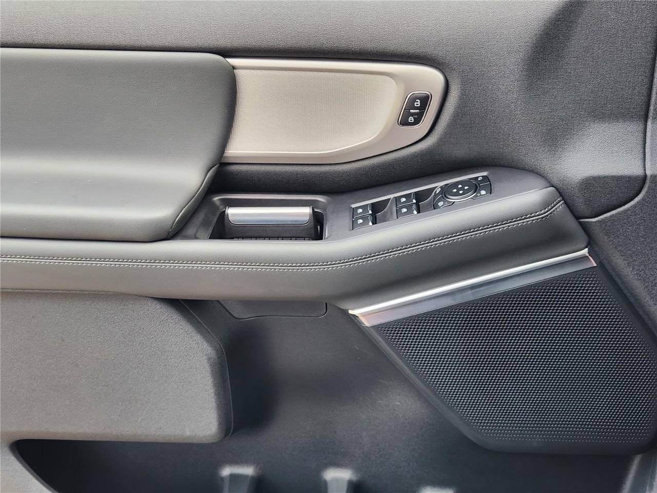 2026 Ford Expedition Active - Photo 16