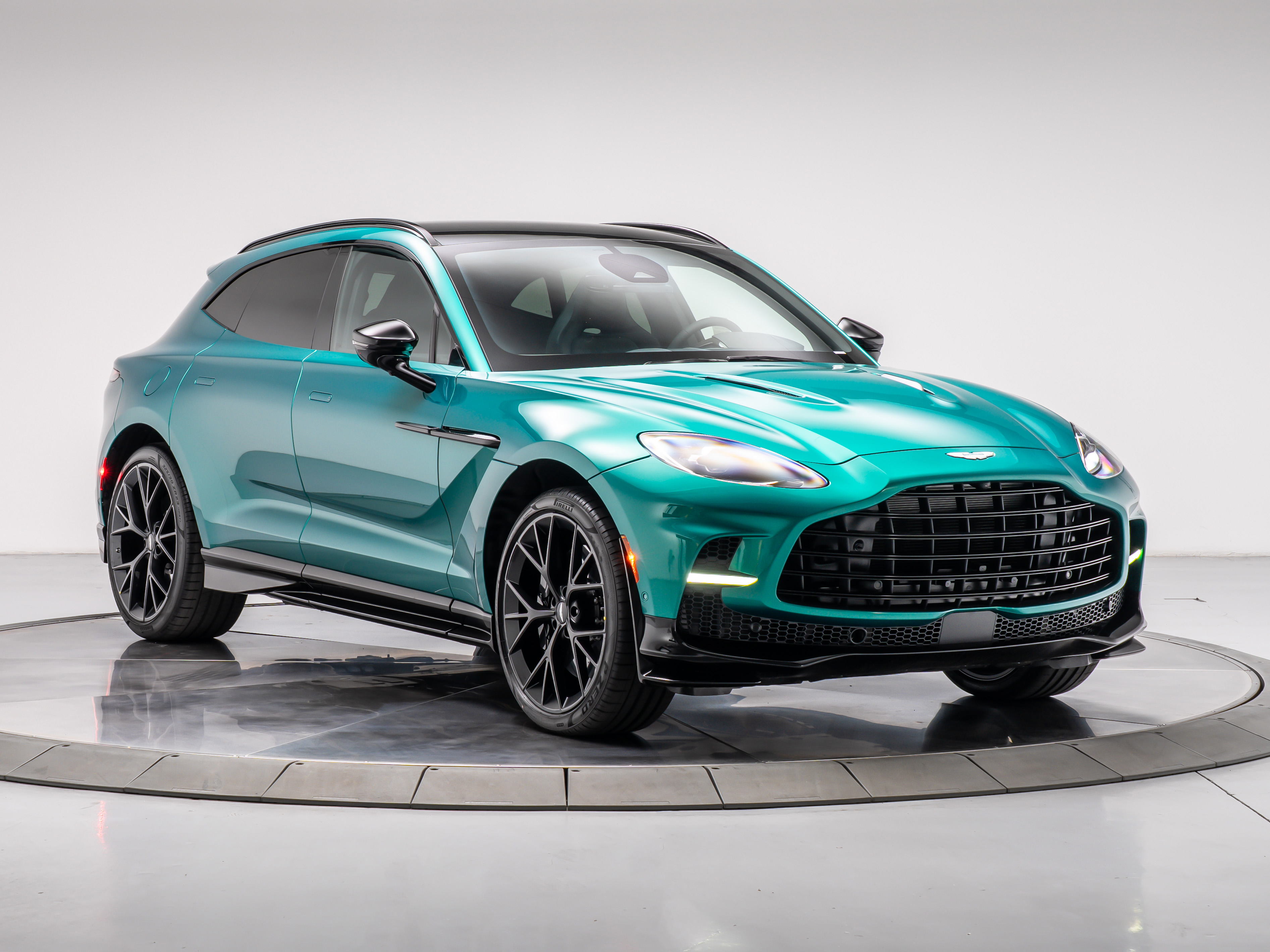 2026 Aston Martin DBX 4.0 V8 707 AWD's photo