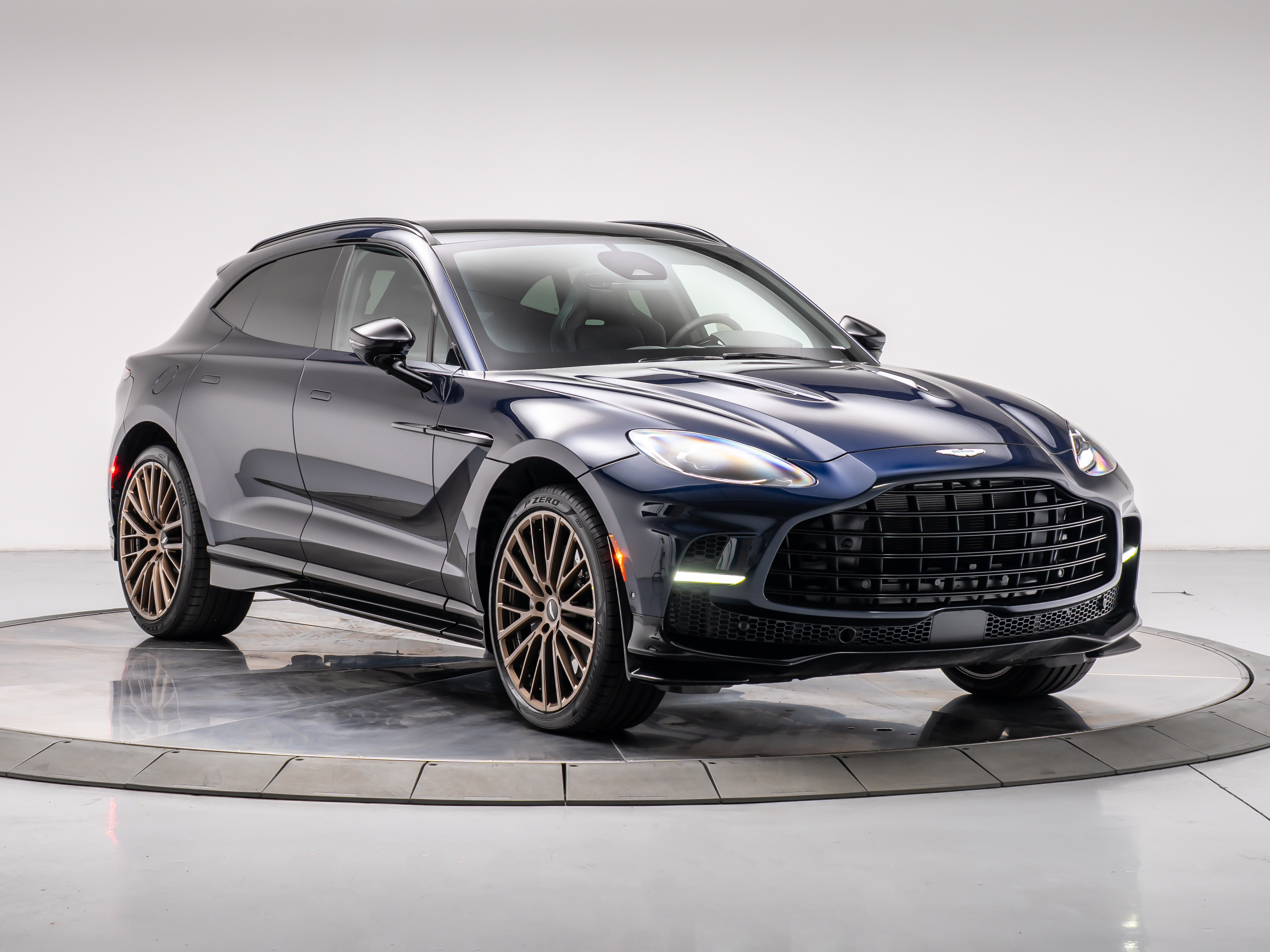 2026 Aston Martin DBX 4.0 V8 707 AWD's photo