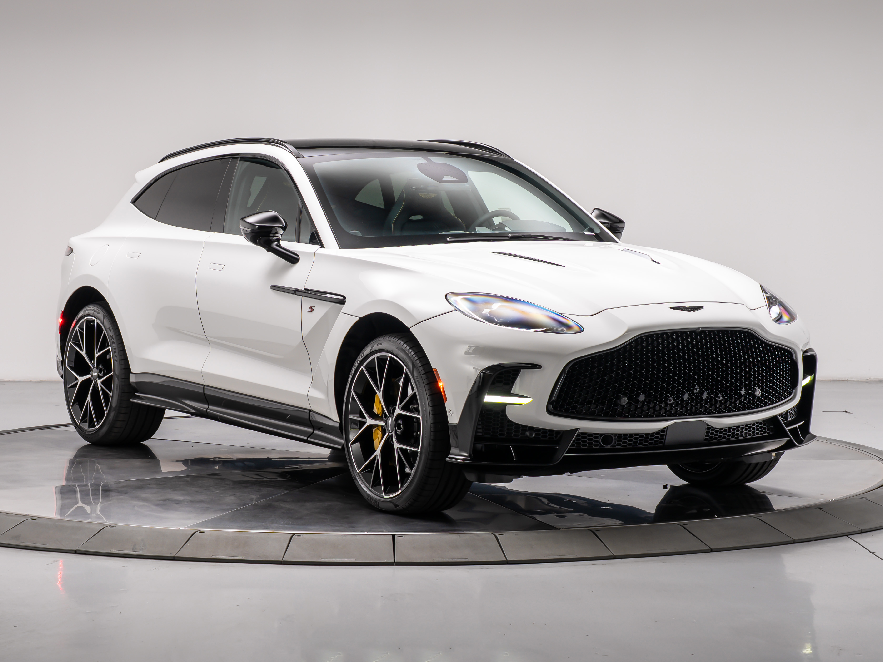2026 Aston Martin DBX 4.0 V8 S AWD's photo