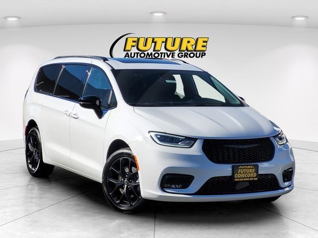 New 2026 Chrysler Pacifica Limited