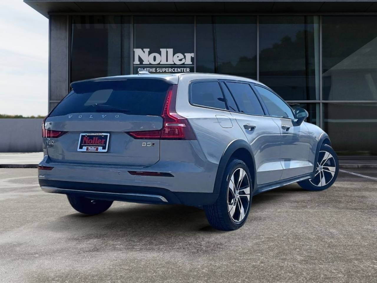 2024 Volvo V60 Cross Country B5 Plus AWD's photo
