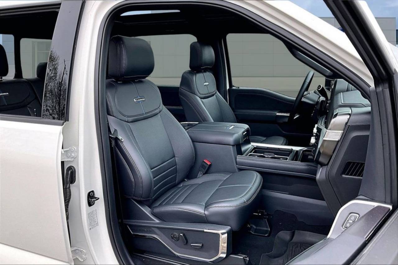 2026 Ford F-250 Super Duty Platinum - Photo 12