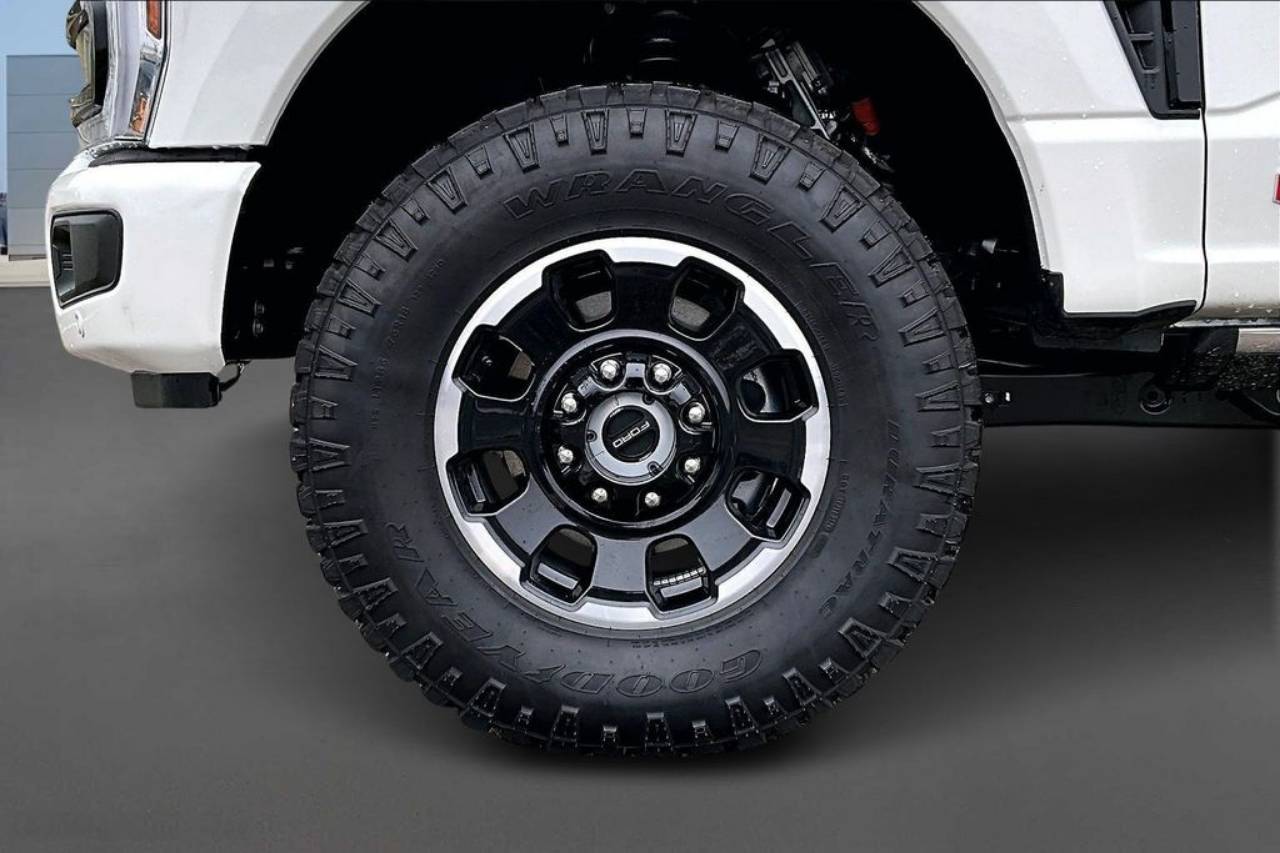 2026 Ford F-250 Super Duty Platinum - Photo 14