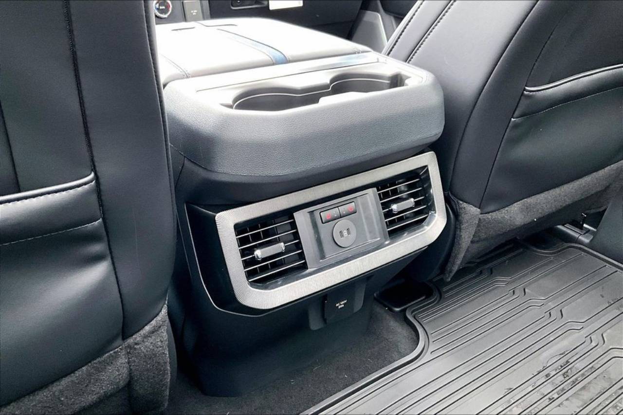 2026 Ford F-250 Super Duty Platinum - Photo 18