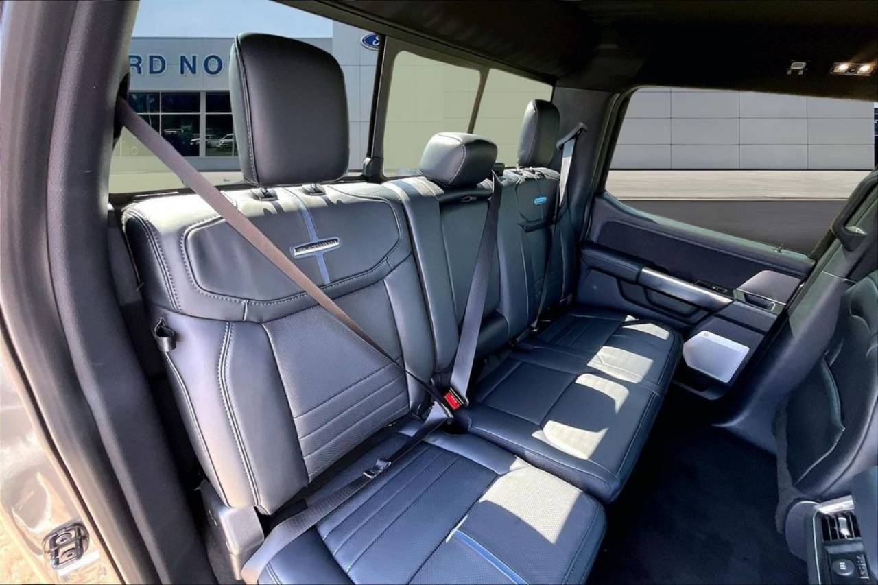 2026 Ford F-250 Super Duty Platinum - Photo 11