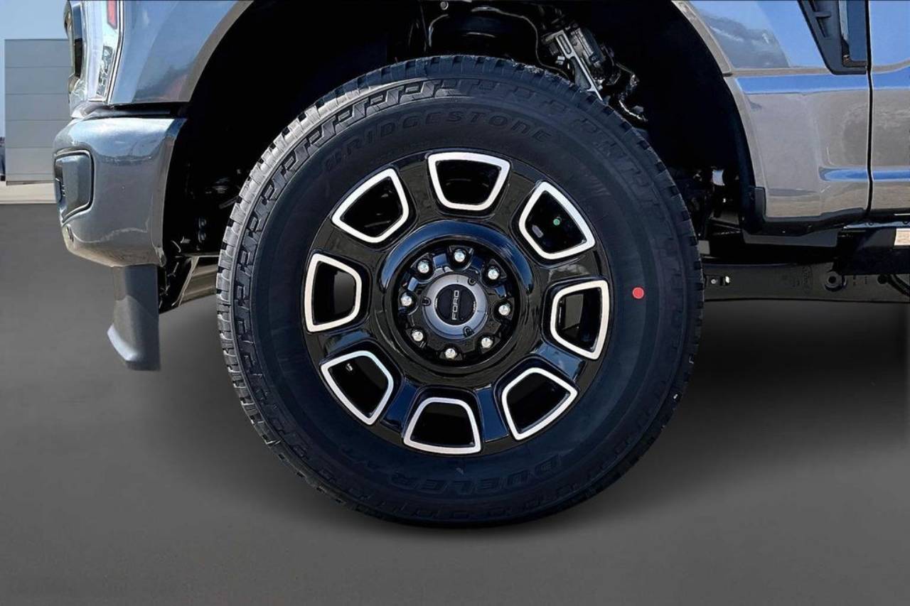 2026 Ford F-250 Super Duty Platinum - Photo 14