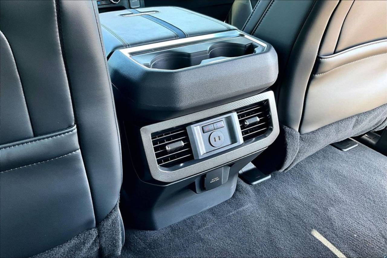 2026 Ford F-250 Super Duty Platinum - Photo 18