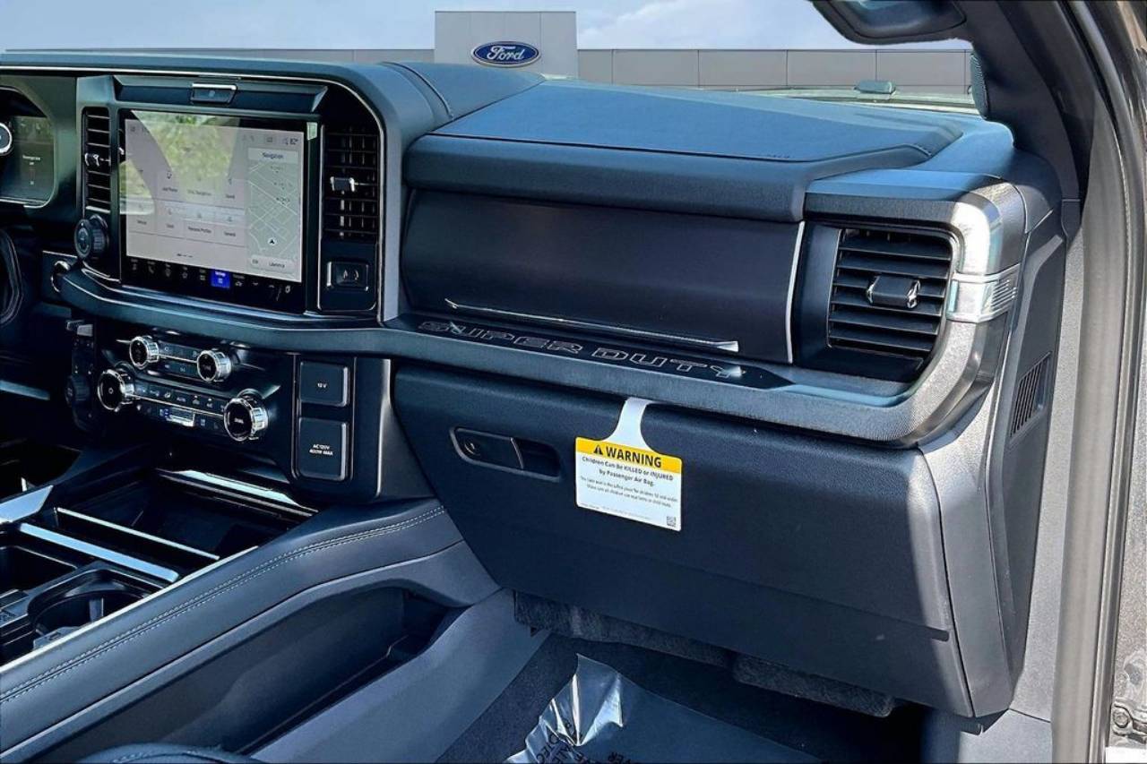 2026 Ford F-250 Super Duty Platinum - Photo 30