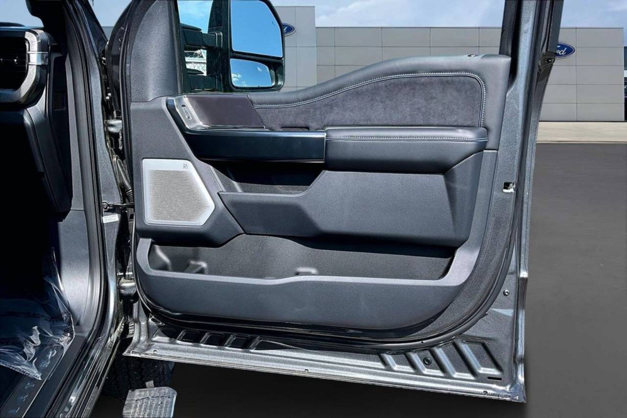 2026 Ford F-250 Super Duty Platinum - Photo 32