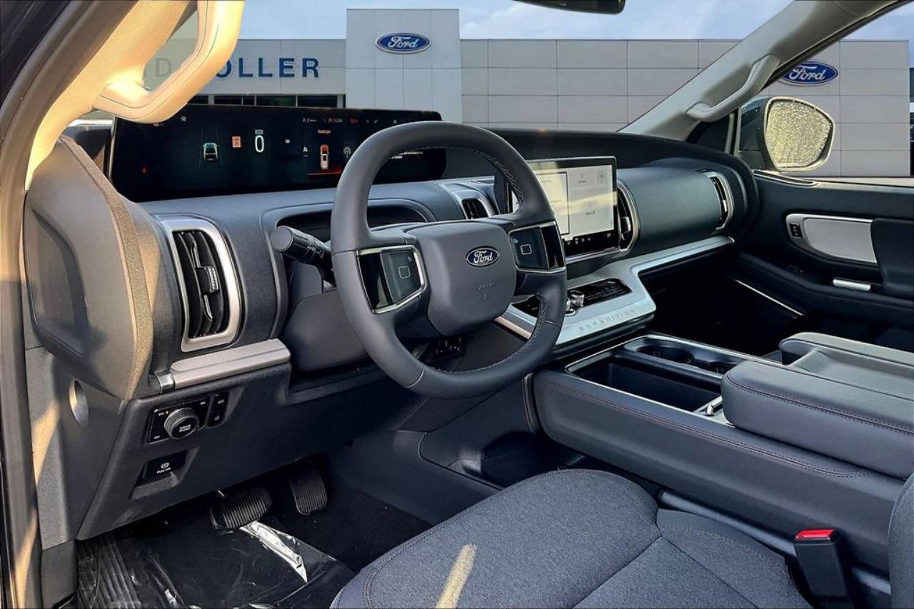 2025 Ford Expedition Active - Photo 8