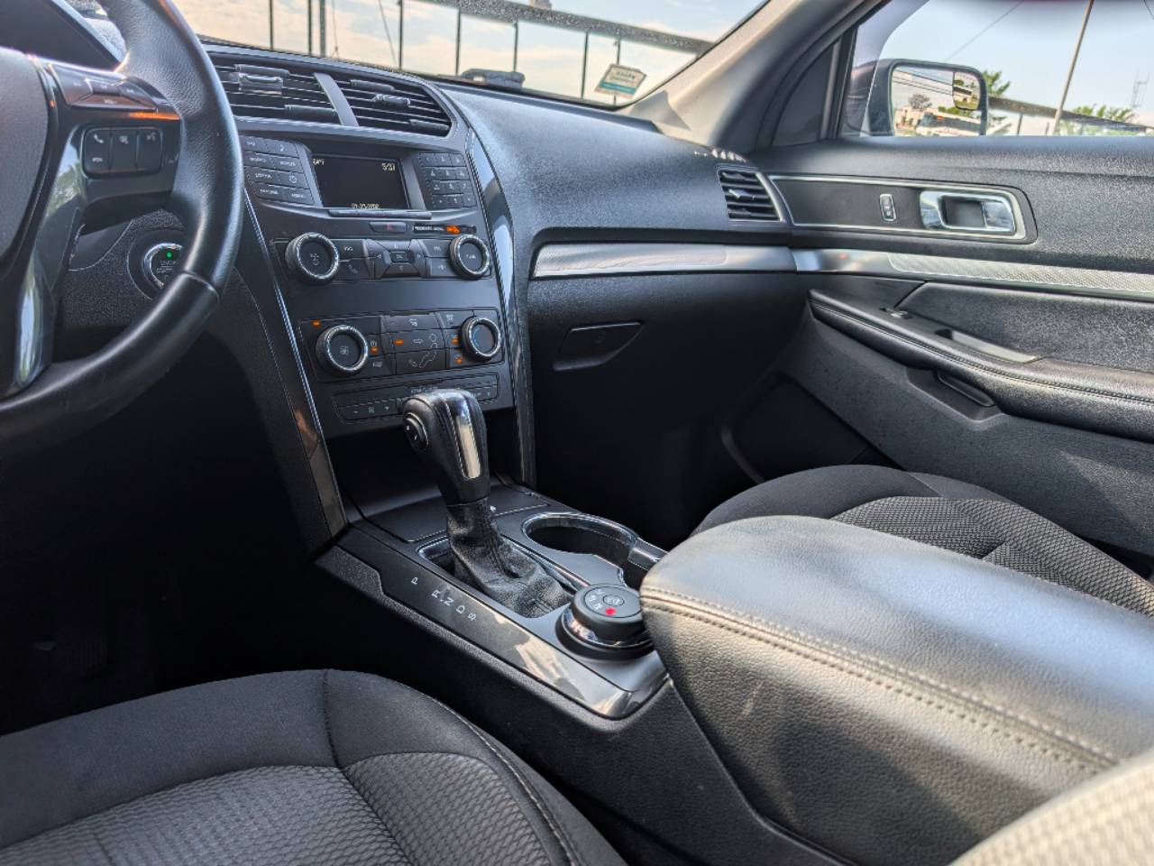 2018 Ford Explorer XLT - Photo 24