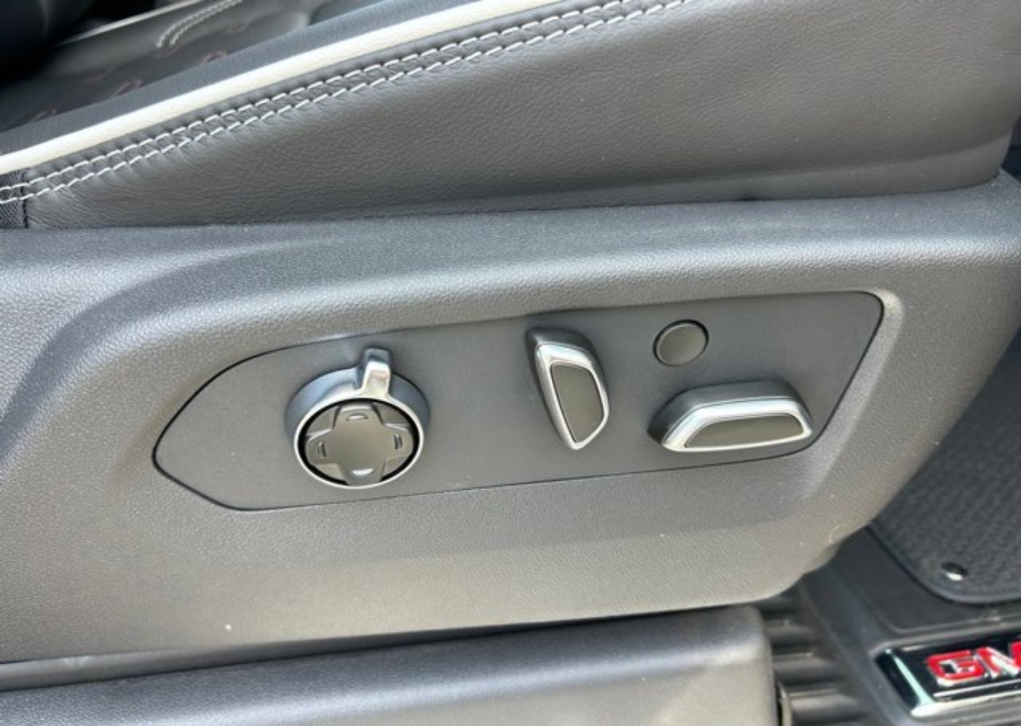 2026 GMC Sierra 1500 AT4X - Photo 58