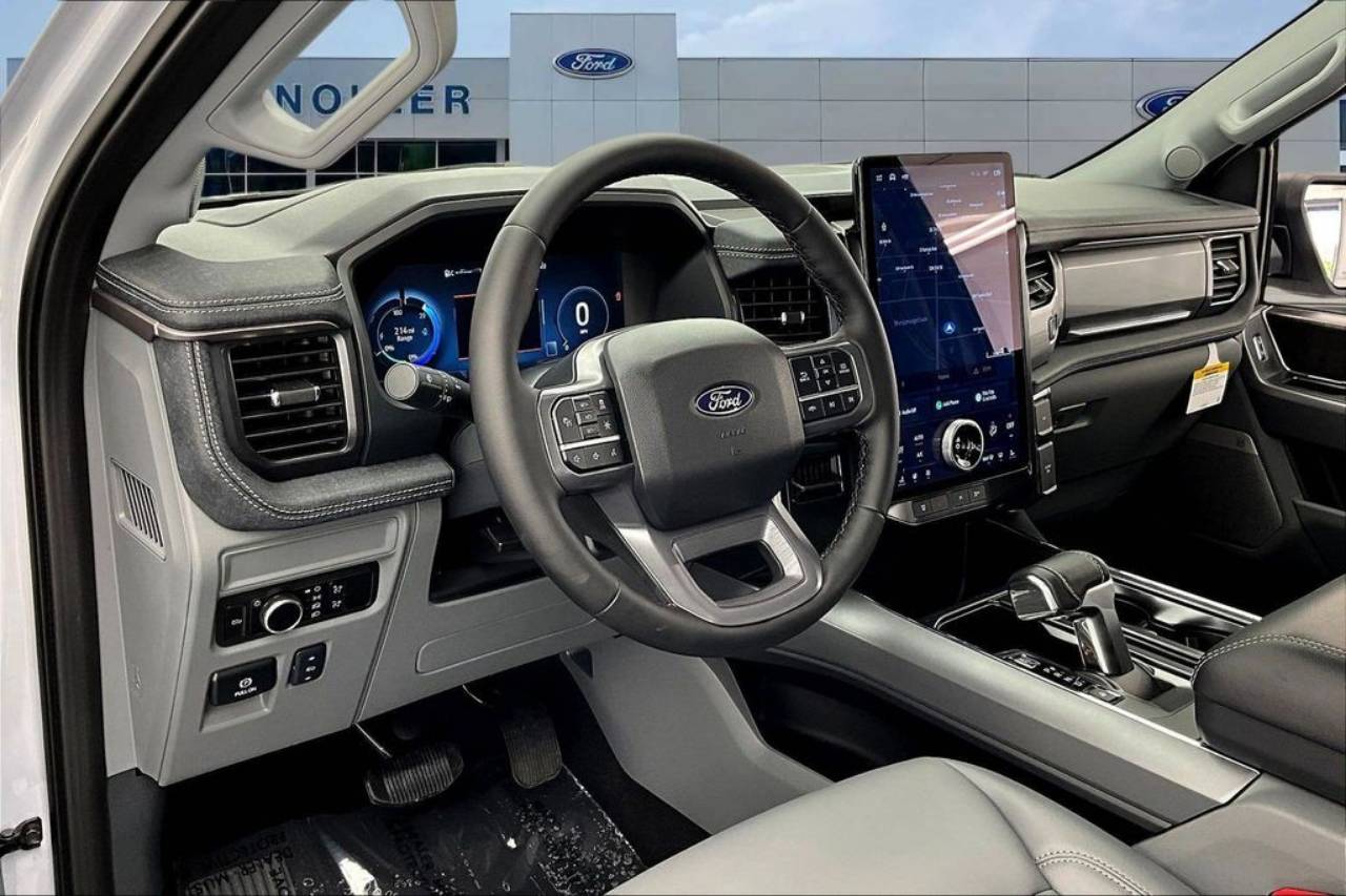 2025 Ford F-150 Lightning Flash - Photo 7