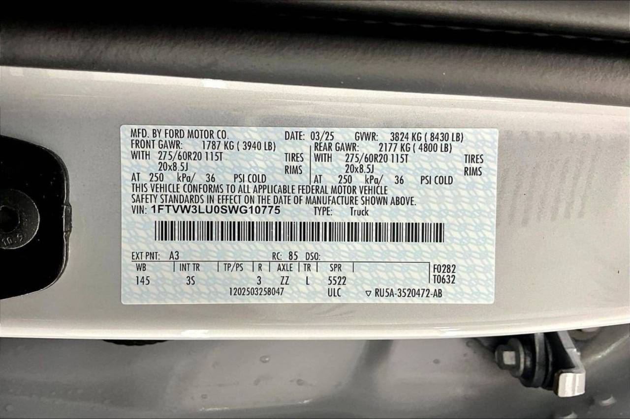2025 Ford F-150 Lightning Flash - Photo 8