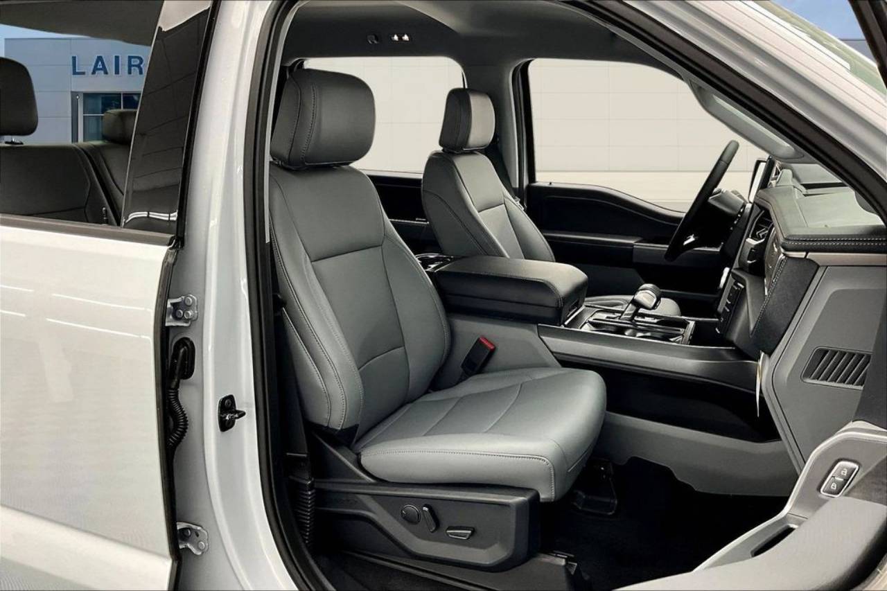 2025 Ford F-150 Lightning Flash - Photo 11