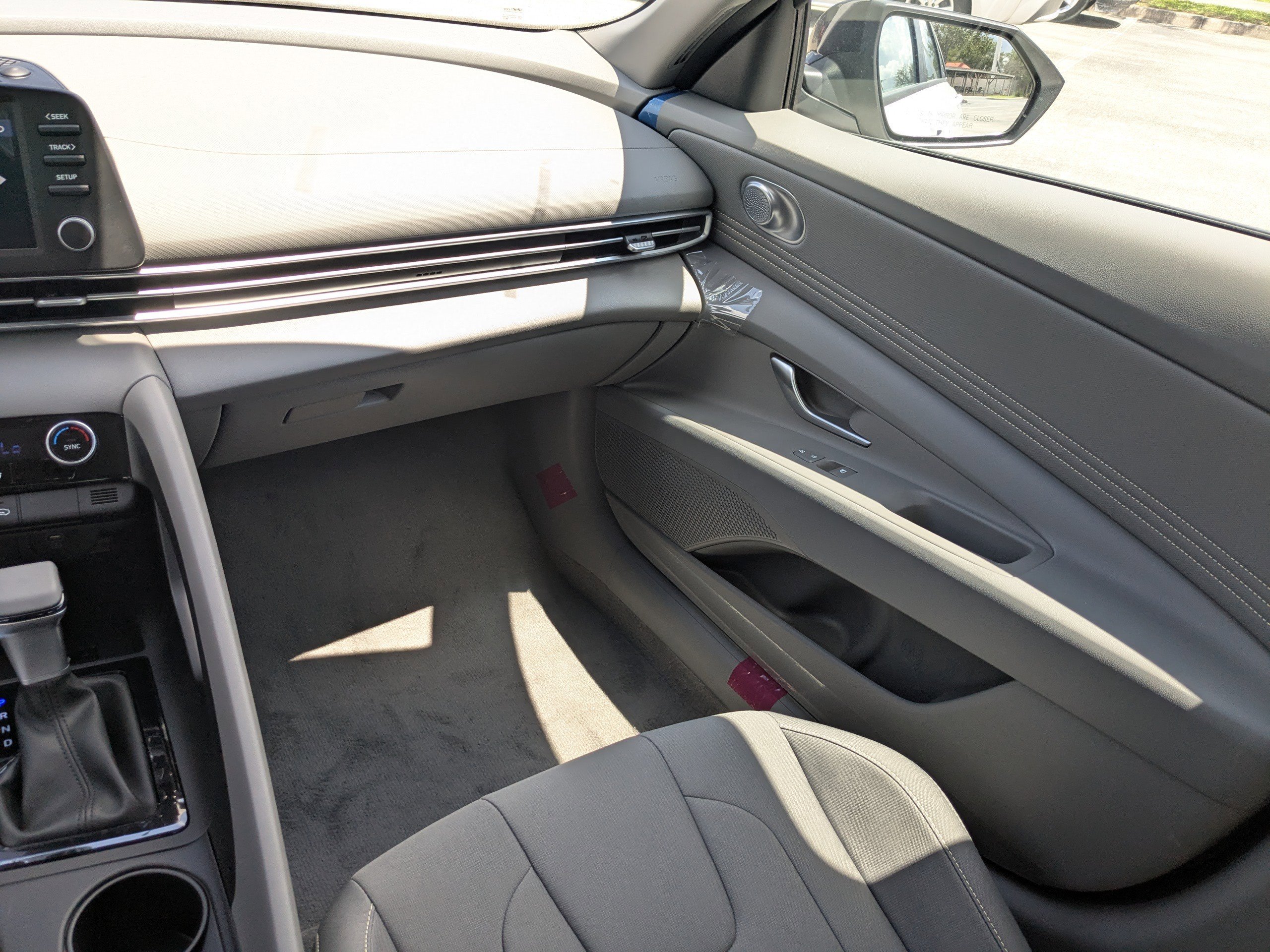 2025 Hyundai Elantra SEL - Photo 13