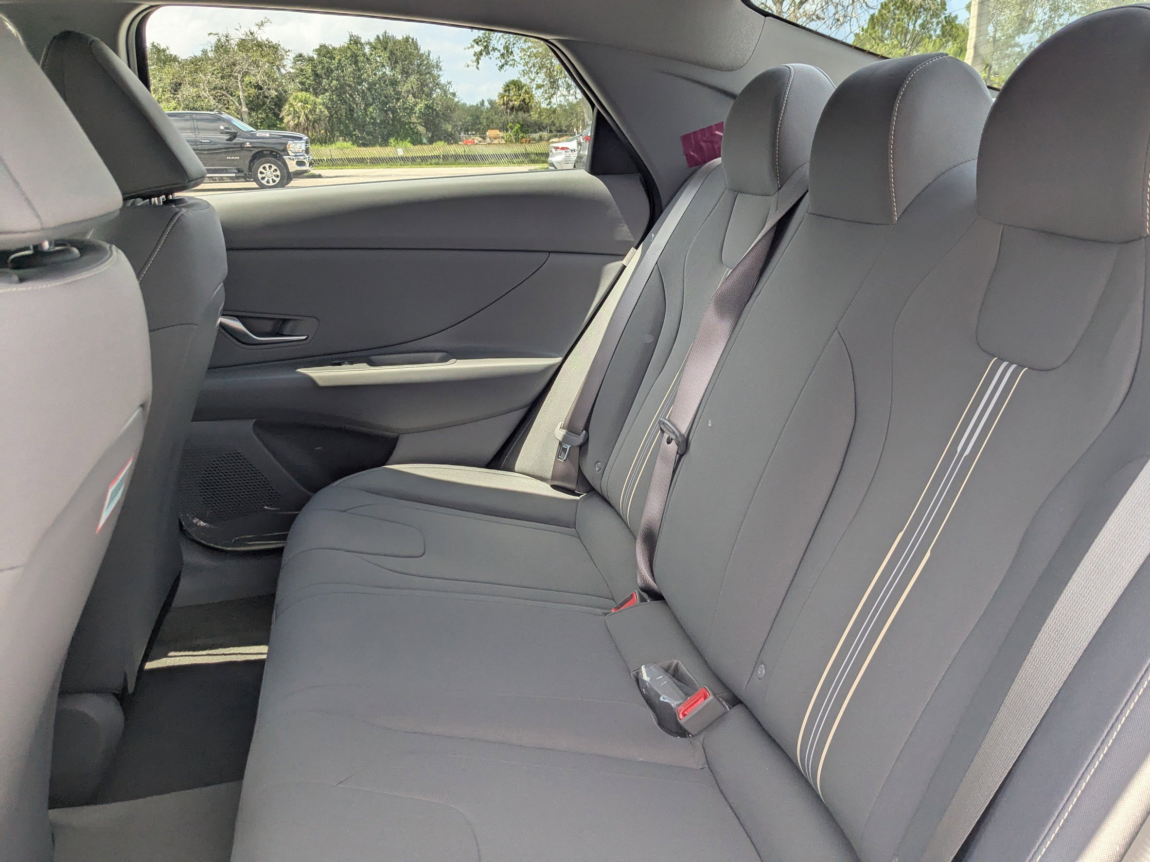 2025 Hyundai Elantra SEL - Photo 20