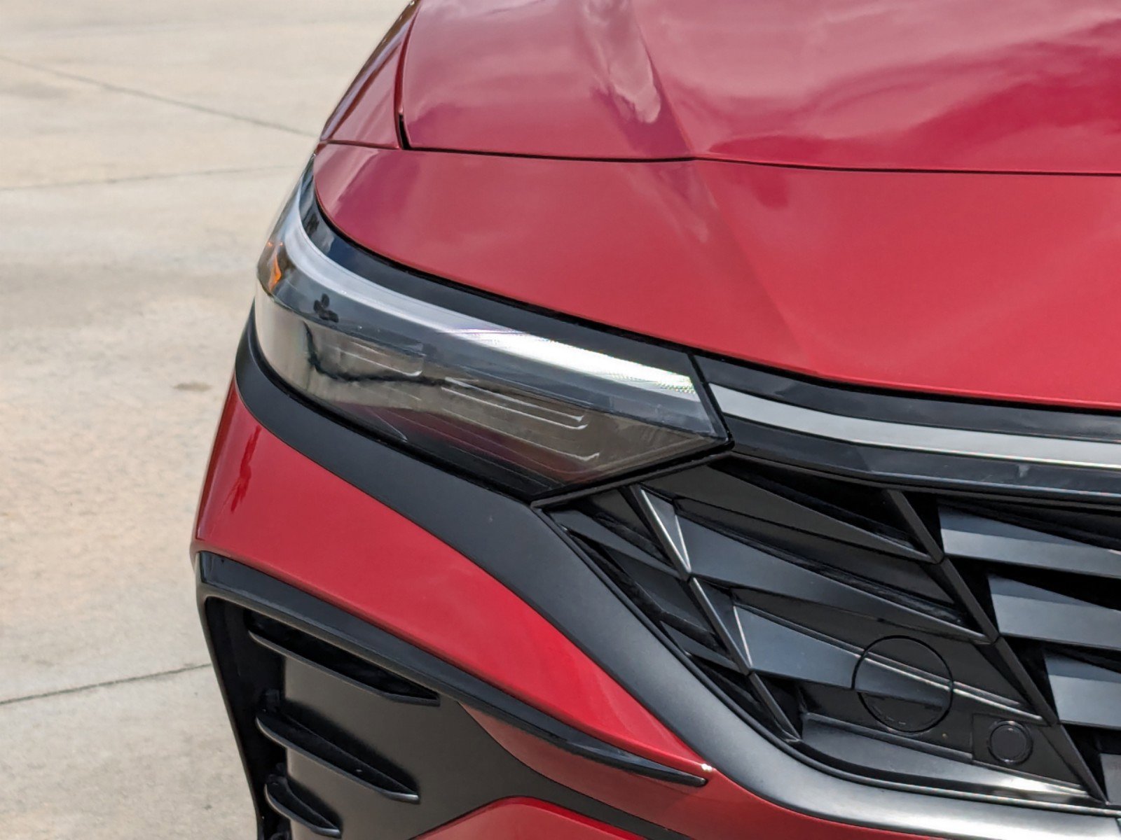 2025 Hyundai Elantra Limited - Photo 9