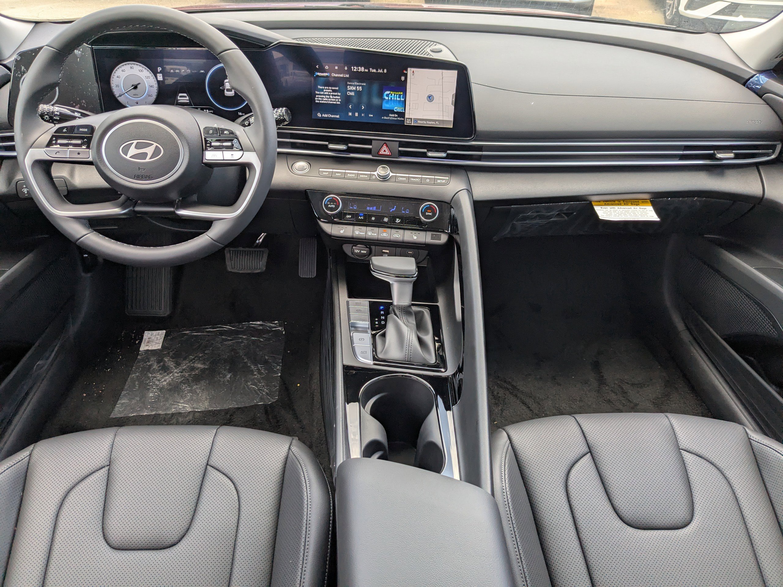 2025 Hyundai Elantra Limited - Photo 12