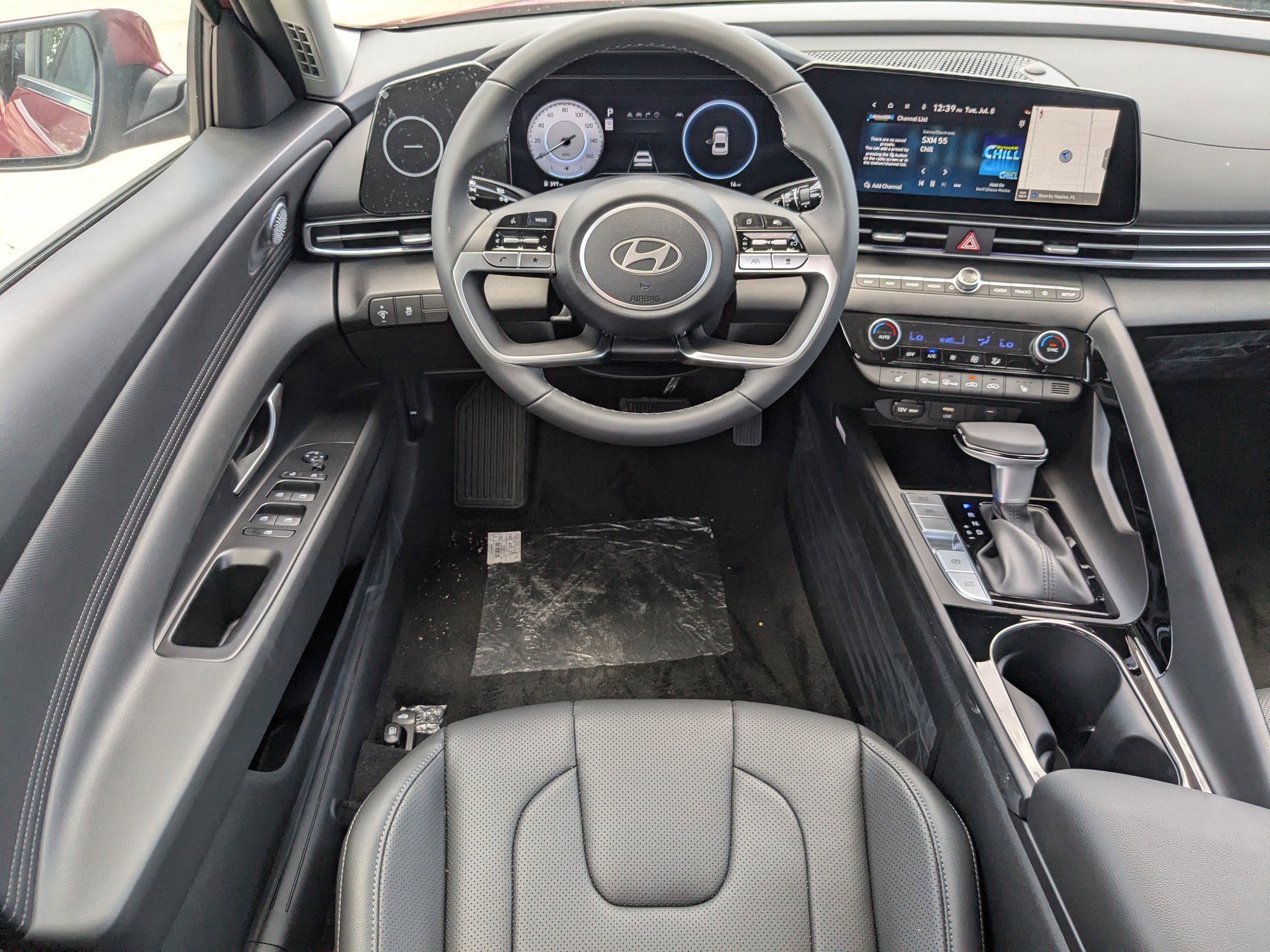 2025 Hyundai Elantra Limited - Photo 13