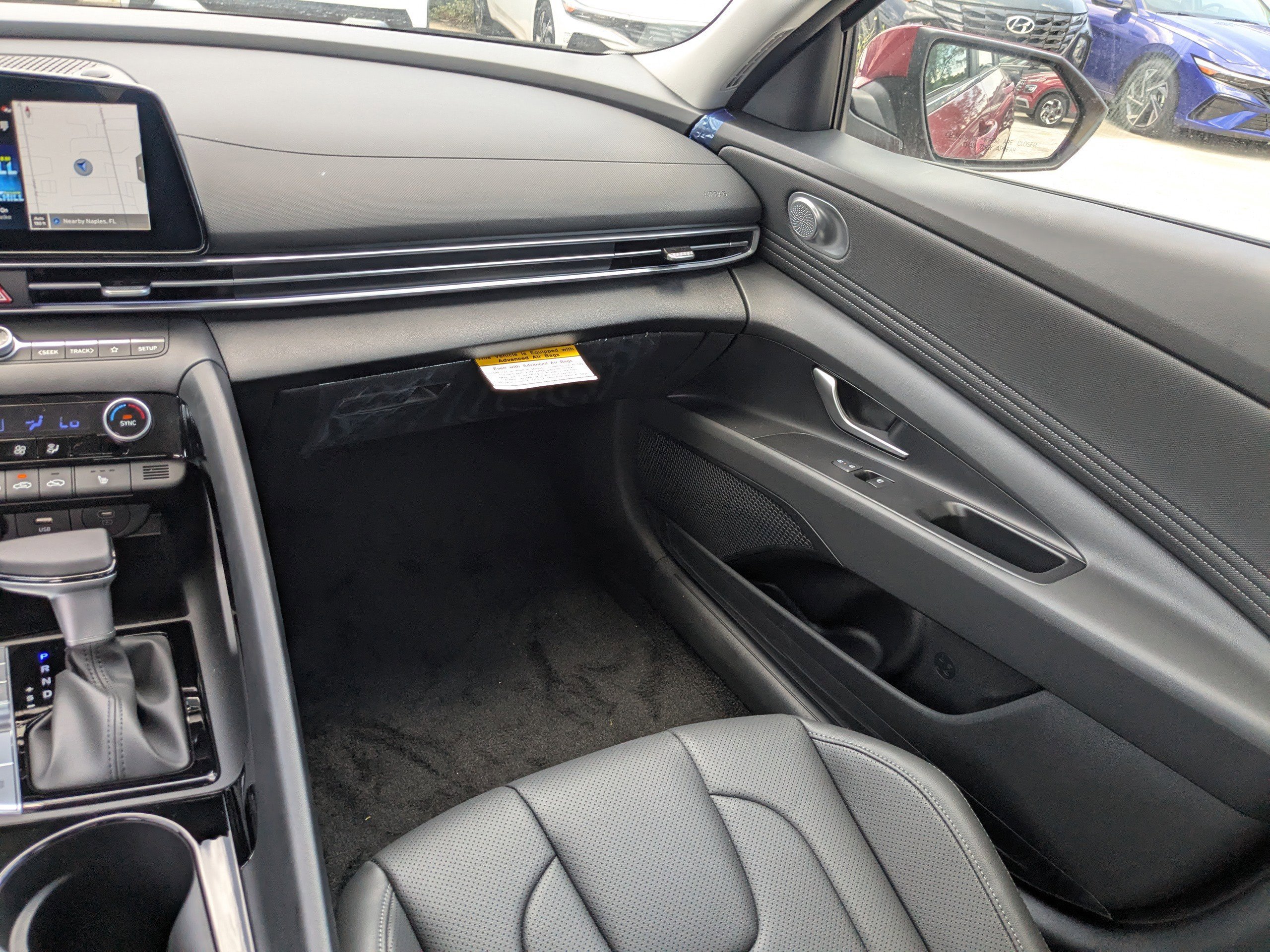 2025 Hyundai Elantra Limited - Photo 14