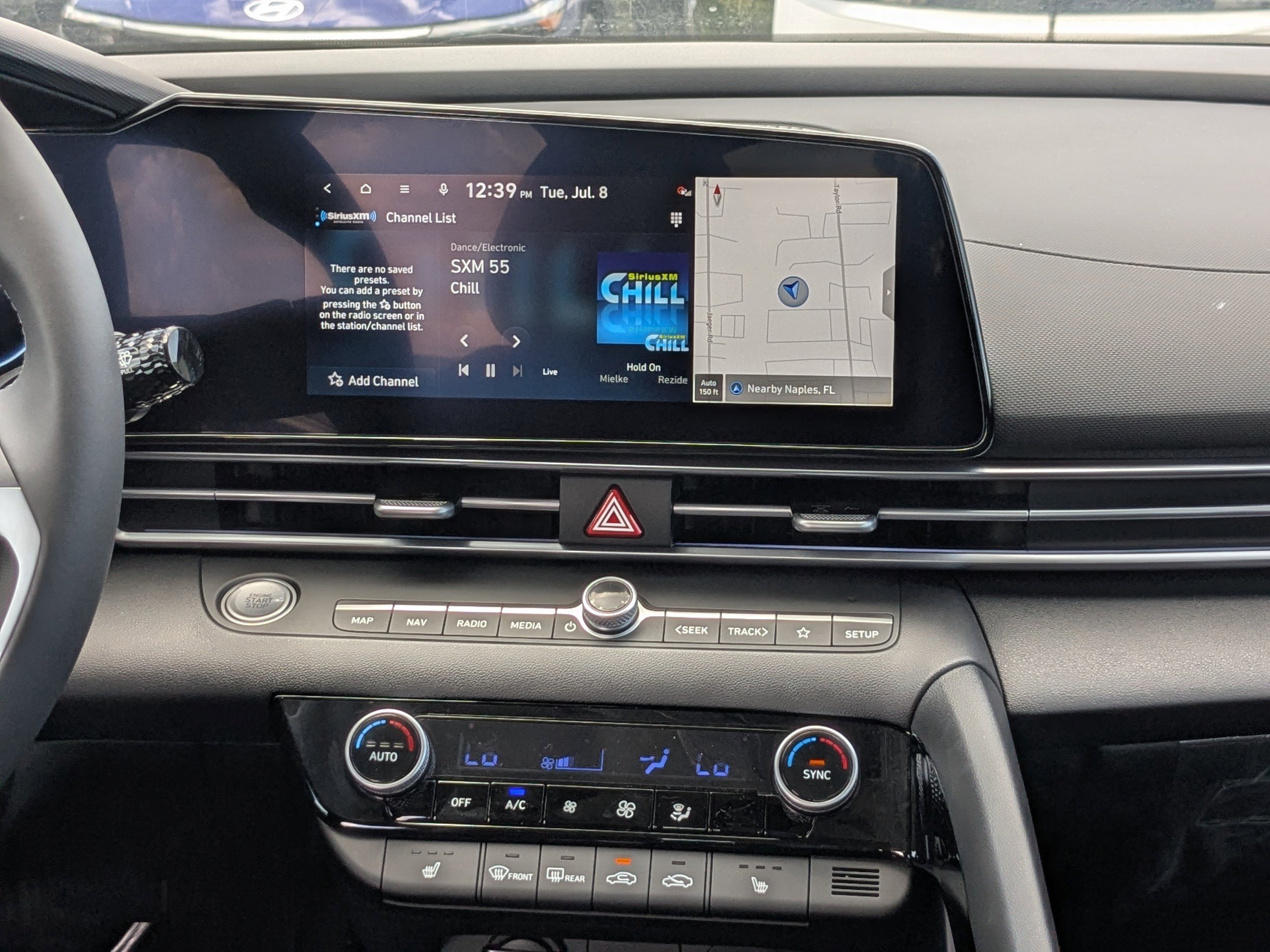 2025 Hyundai Elantra Limited - Photo 15
